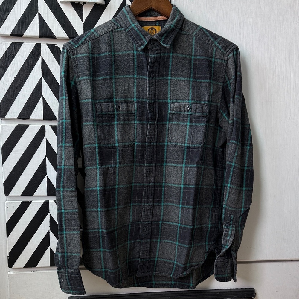 Casual Plaid Button-Down Shirt - Black and Green